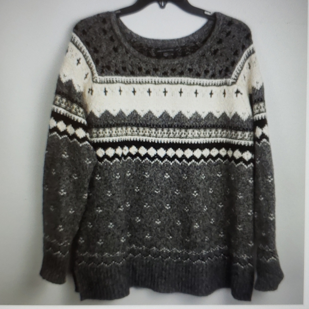 American eagle sweater size medium